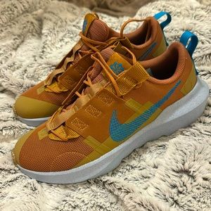 Nike tennis shoes